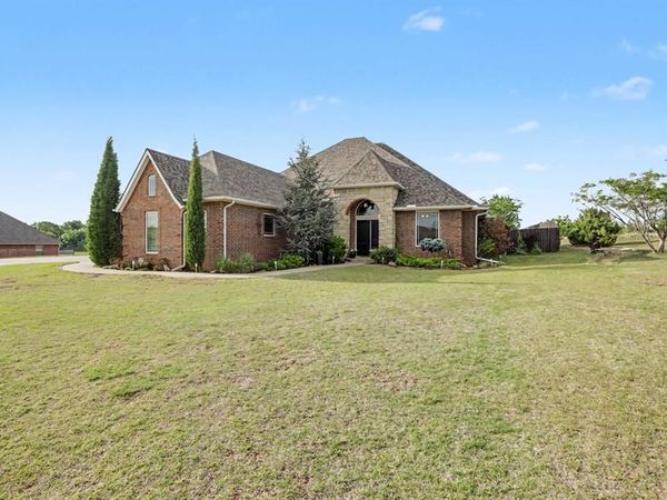 301 Meadow Lark Lane, Blanchard, OK 73010