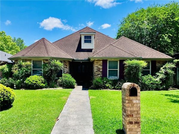 425 PARK RIDGE Drive , River Ridge, LA 70123