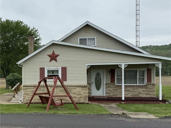 10083 Stillwater Road SE, Uhrichsville, OH 44683