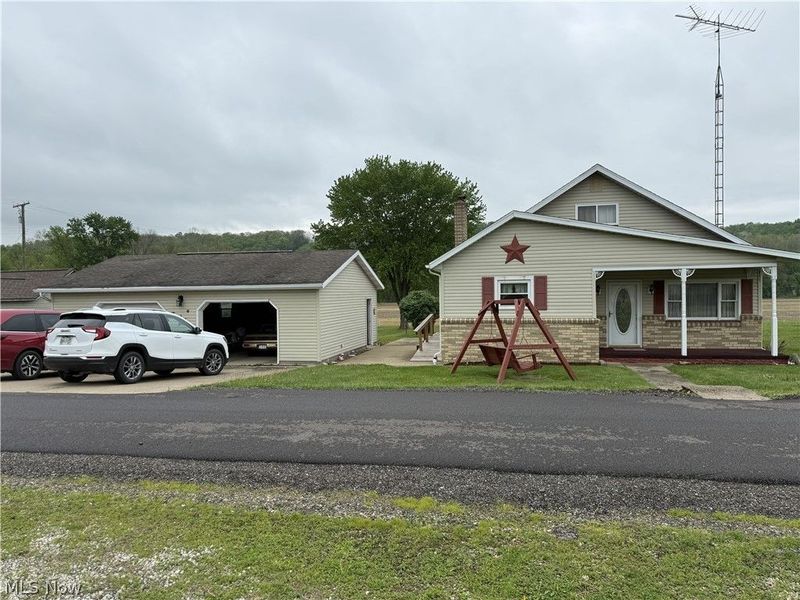10083 Stillwater Road SE, Uhrichsville, OH 44683 Photo 2