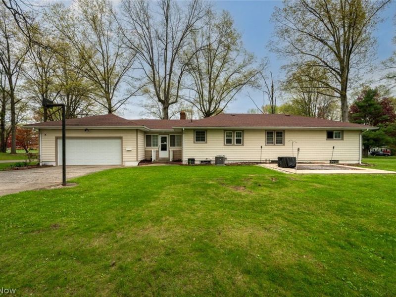 503 E Montrose Street , Youngstown, OH 44505 Photo 3