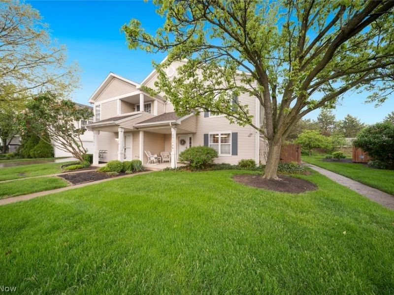 23174 Grist Mill Court , Olmsted Falls, OH 44138 Photo 2