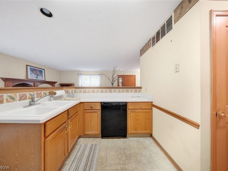 23174 Grist Mill Court , Olmsted Falls, OH 44138 Photo 22
