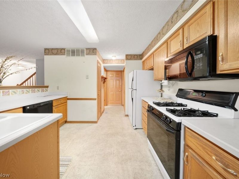 23174 Grist Mill Court , Olmsted Falls, OH 44138 Photo 24