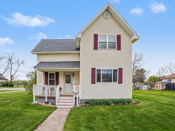 232 Gwinner Street S, Ithaca, MI 48847