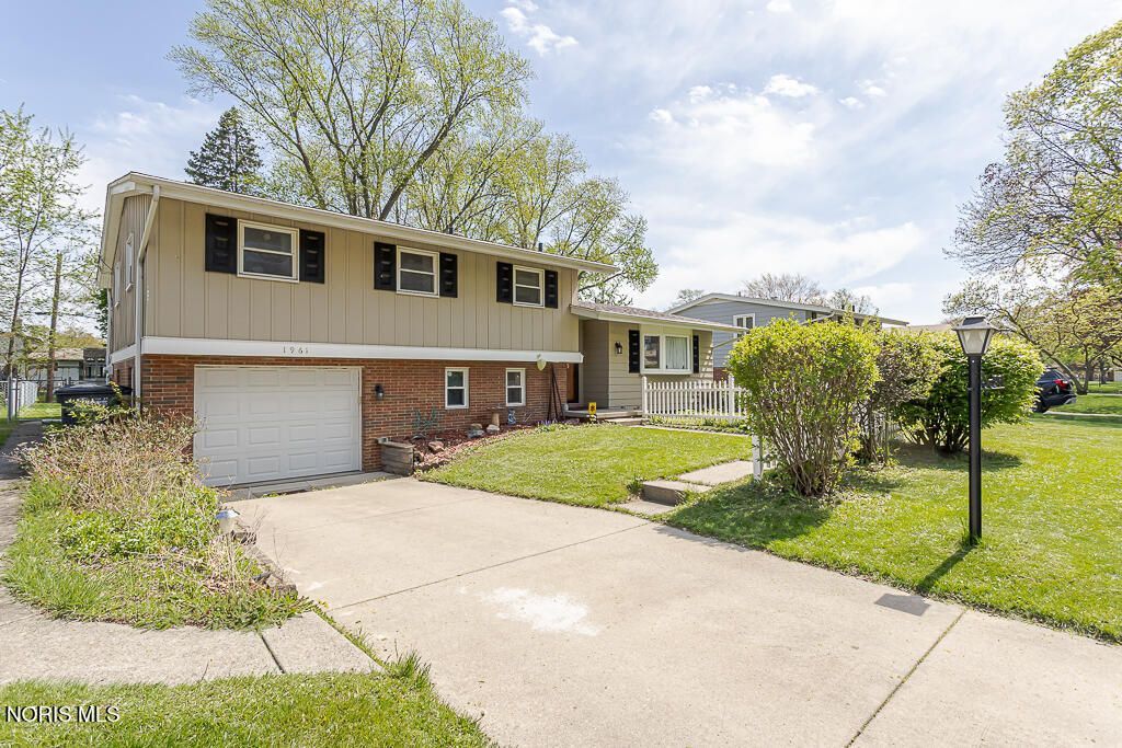 1961 Colony Drive, Toledo, OH 43614 Main Photo
