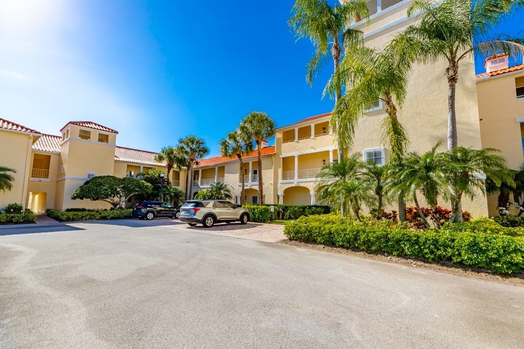 5040 Harmony Circle, Unit 201, Vero Beach, FL 32967 Photo