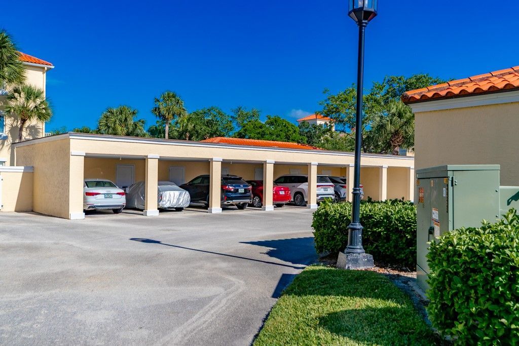 5040 Harmony Circle, Unit 201, Vero Beach, FL 32967 Photo