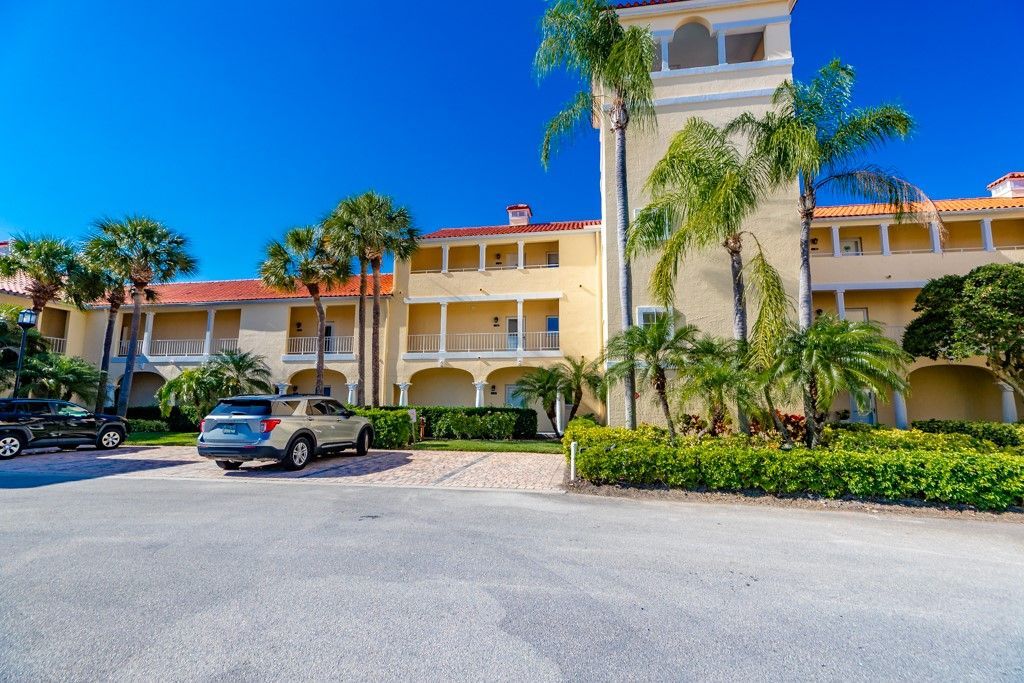 5040 Harmony Circle, Unit 201, Vero Beach, FL 32967 Photo
