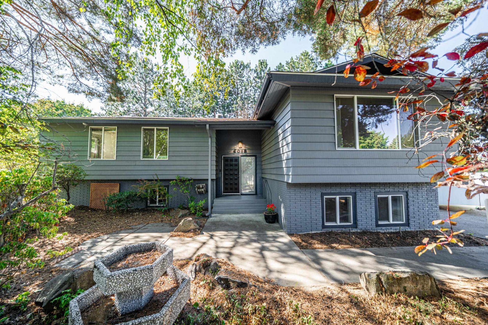 6018 S Stone St, Spokane, WA 99223 Main Photo