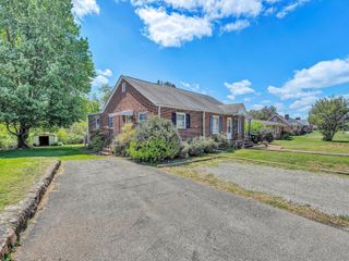 200 Montview AVE