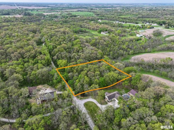WOODLAND Drive, Sherrard, IL 61281