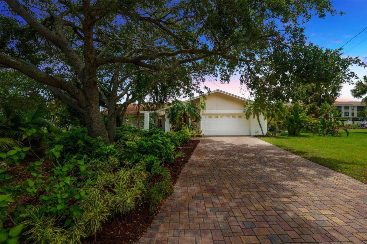 8143 Channel Drive , Port Richey, FL 34668 Photo