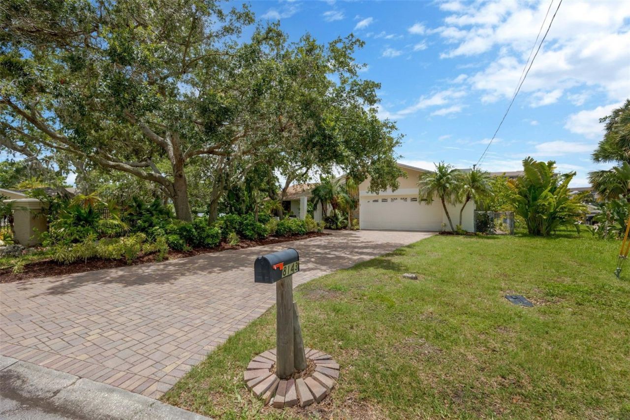 8143 Channel Drive , Port Richey, FL 34668 Photo