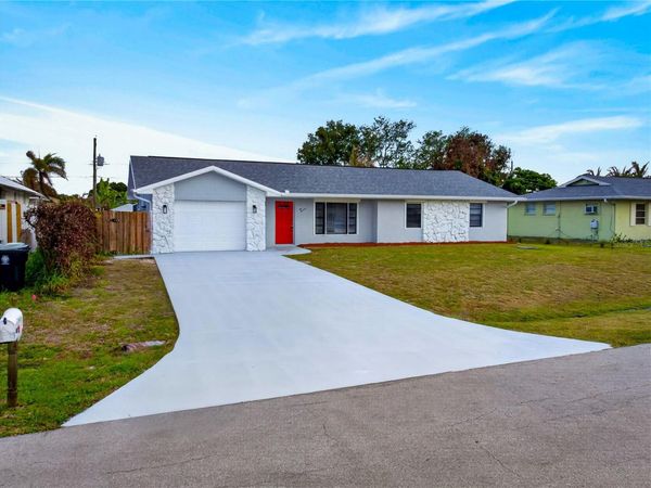 214 SE DUVAL AVENUE , PORT ST LUCIE, FL 34983