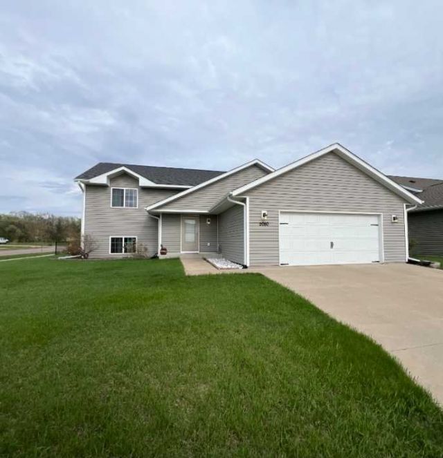 2080 Pratt Cir , Saint Peter, MN 56082