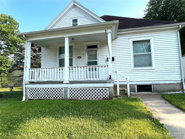 220 E CENTER Street , Lebanon, IL 62254