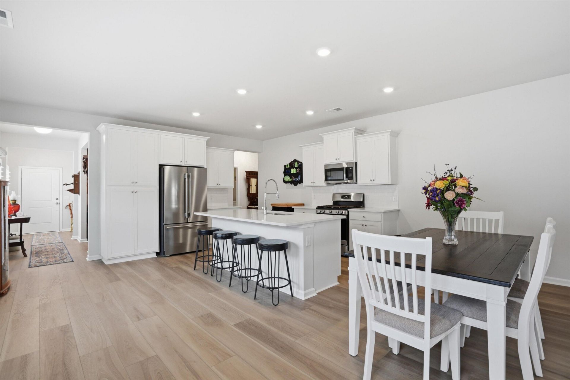101 Barker Street Photo 10