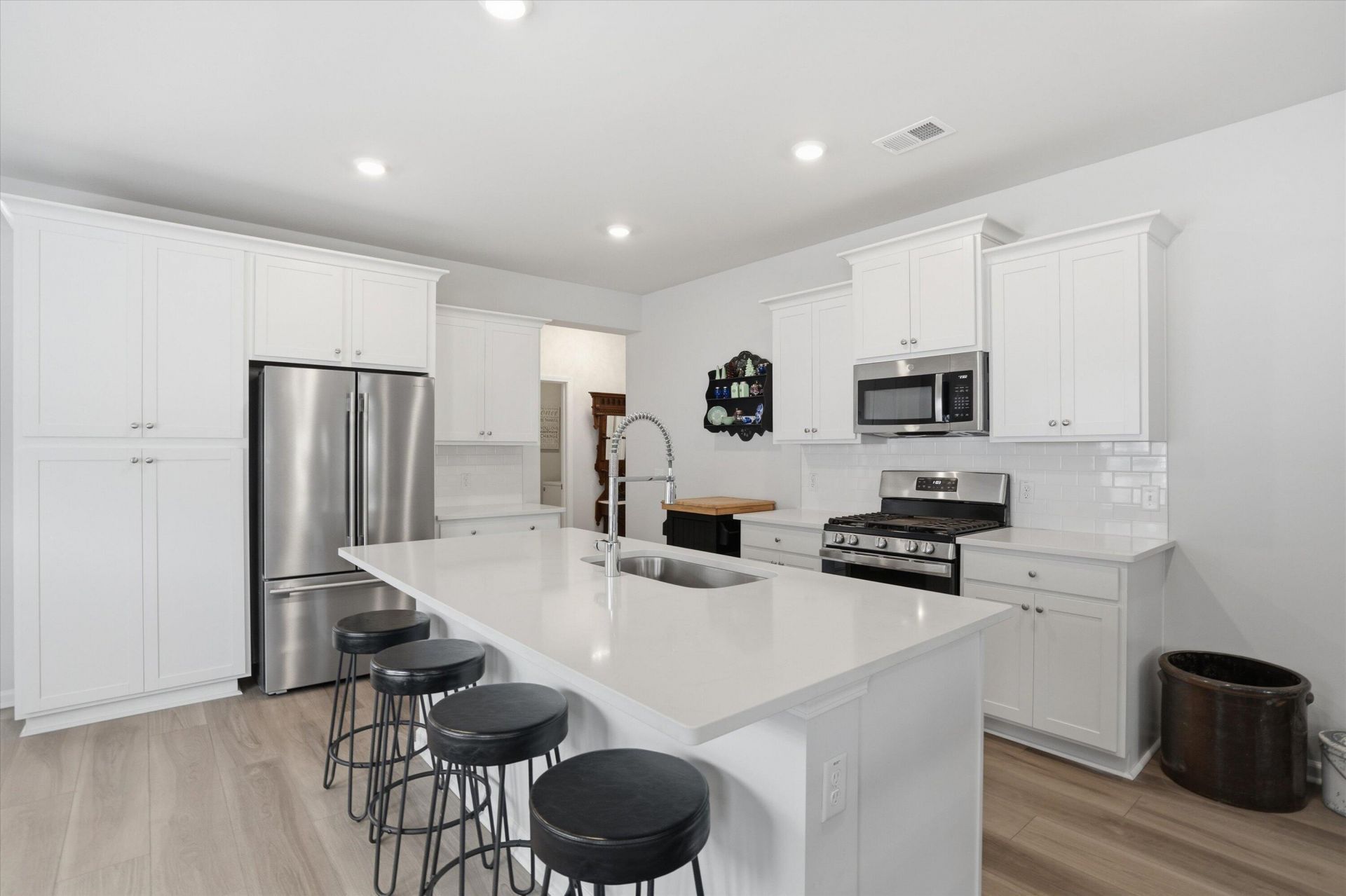 101 Barker Street Photo 11