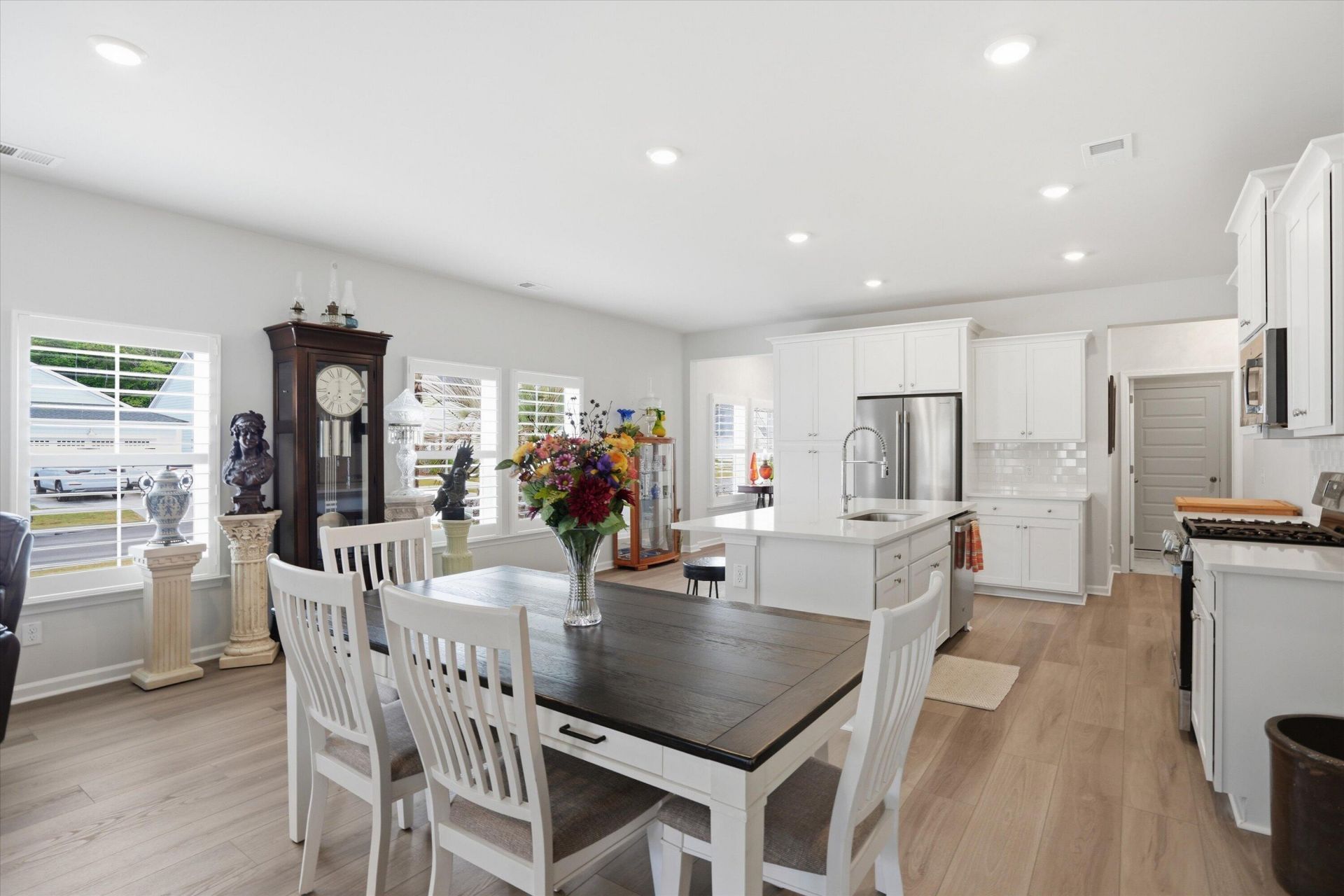 101 Barker Street Photo 14