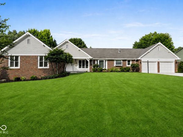 220 Governors Lane, Zionsville, IN 46077