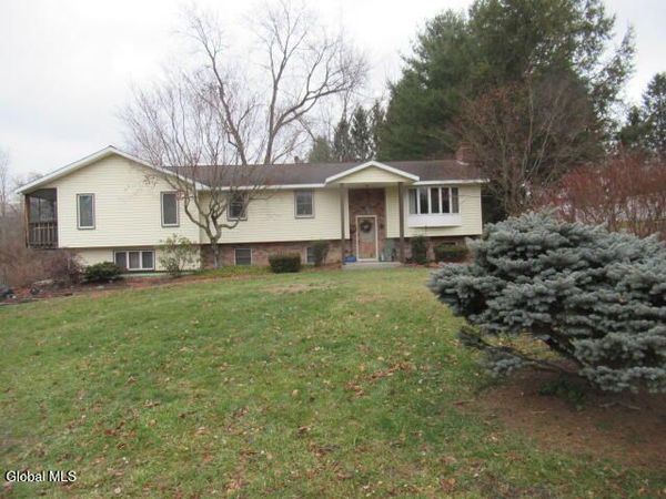 17 Holland Lane, Castleton On Hudson, NY 12033