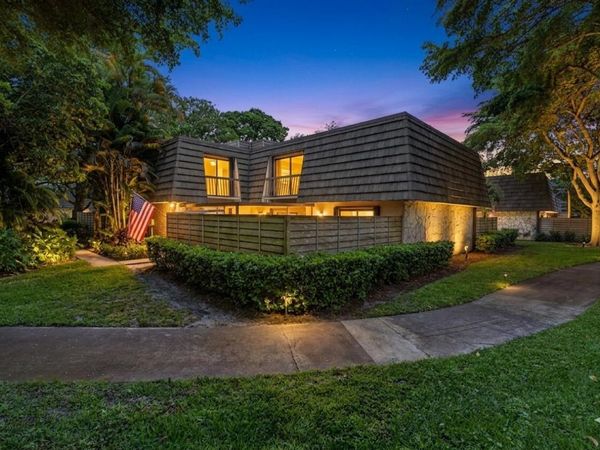 527 5th Terrace, Palm Beach Gardens, FL 33418