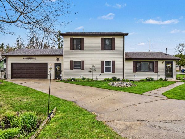 8900 Old Mead Road, Houghton Lake, MI 48629