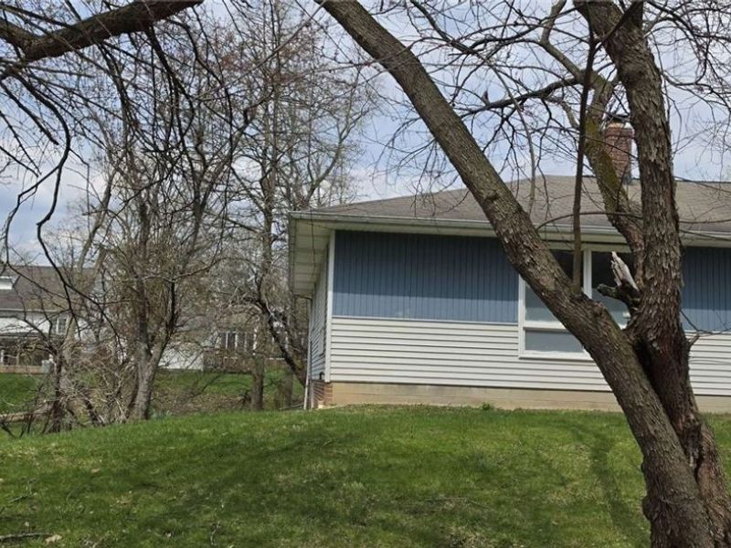 105 Mapledale Avenue , Bedford, OH 44146 Photo 2