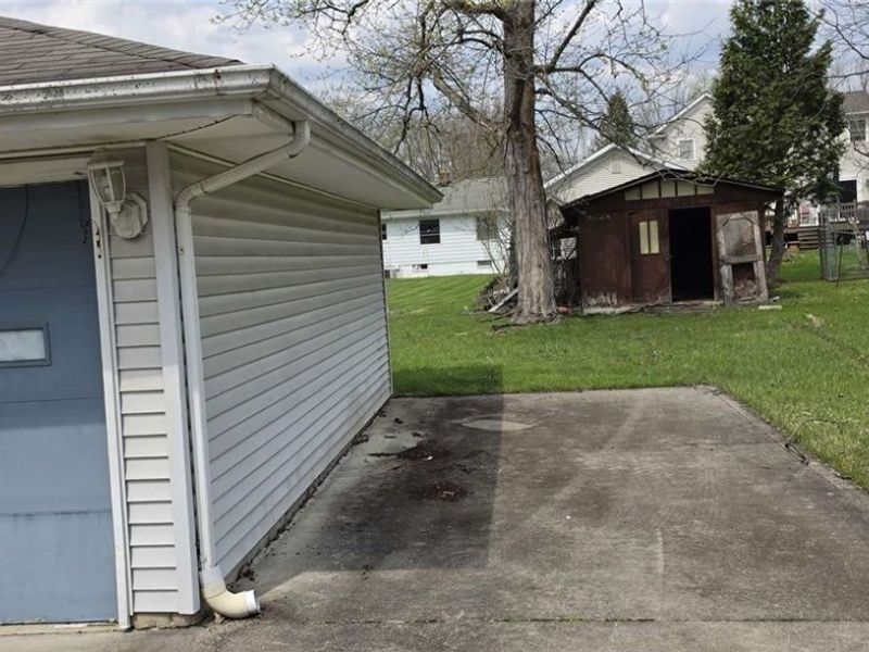 105 Mapledale Avenue , Bedford, OH 44146 Photo 3