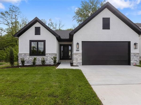 9737 N Lucerne Avenue, Kansas City, MO 64153