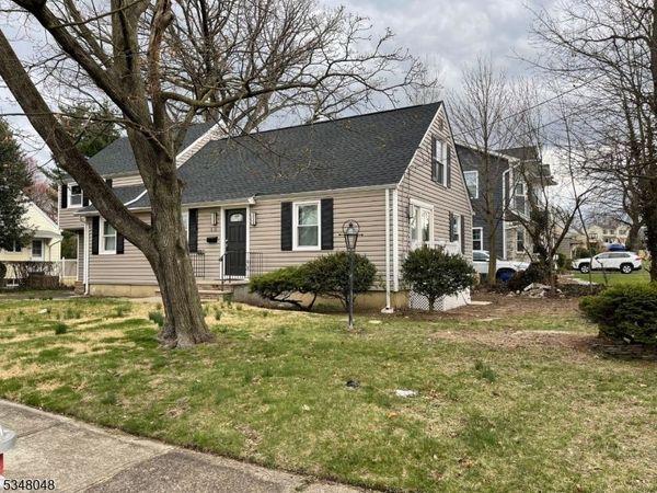 8 Mason Pl, Fair Lawn, NJ 07410