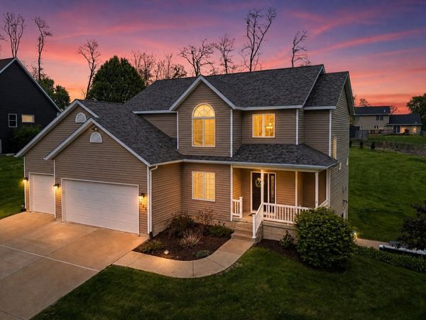 609 5 Street N, Le Claire, IA 52753
