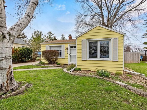 427 LARK STREET, Oshkosh, WI 54902
