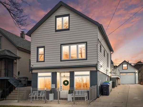 1850 Arlington PLACE, Milwaukee, WI 53202