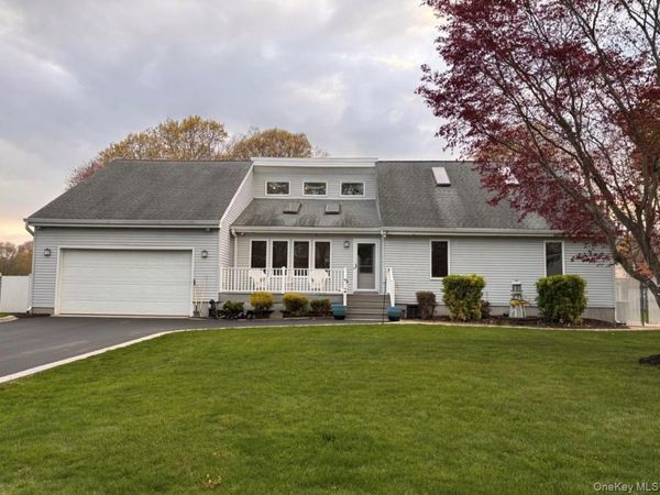 62 Tonopan Street , Mastic, NY 11950