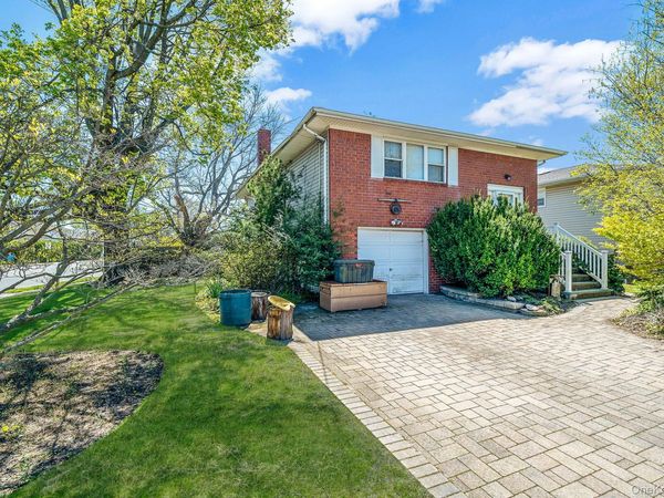 202 N Hickory Street , Massapequa, NY 11758