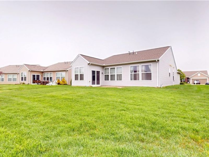 37911 Ashfield Way, North Ridgeville, OH 44039 Photo 2