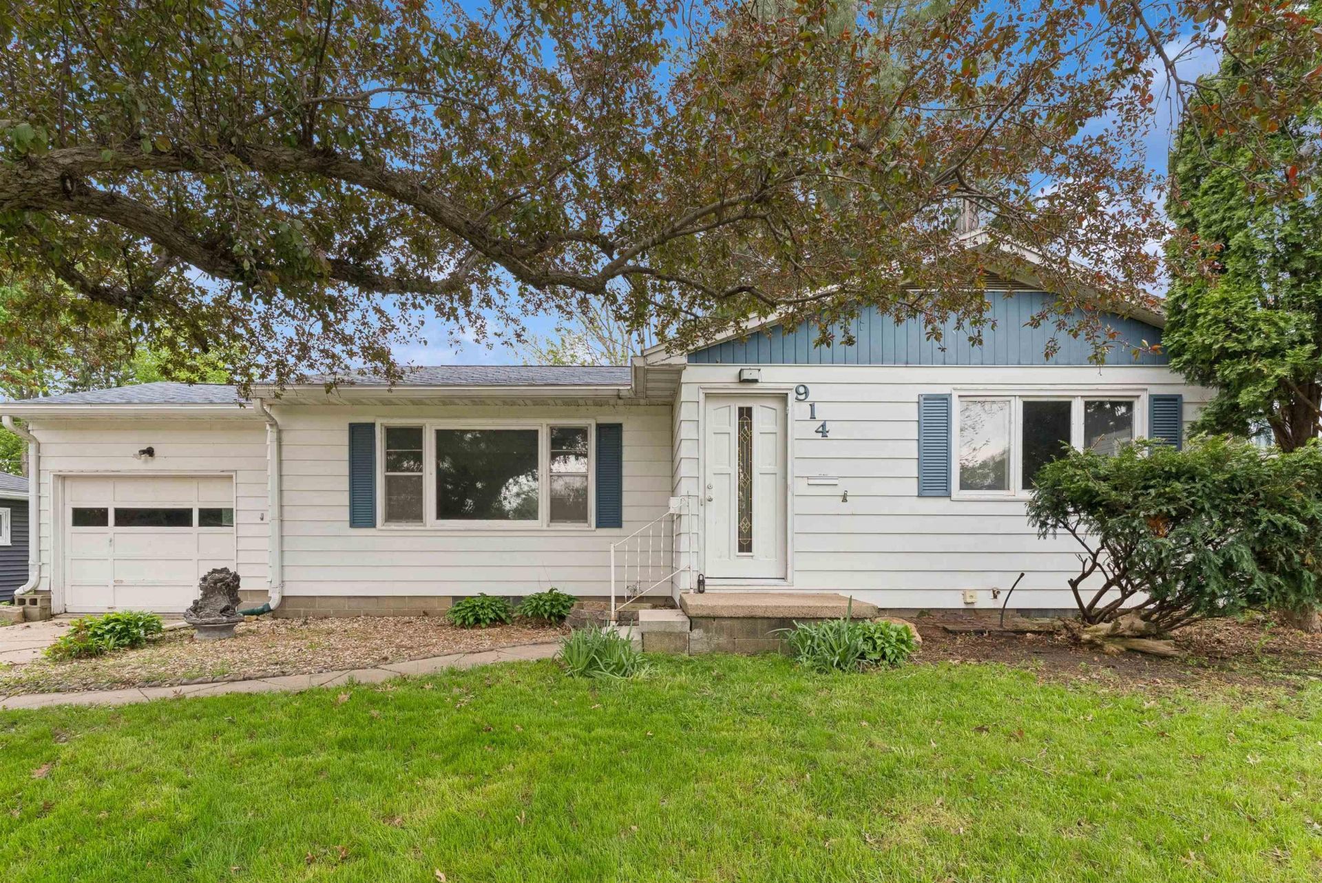 914 Loretta Avenue, Waterloo, IA 50702 Main Photo
