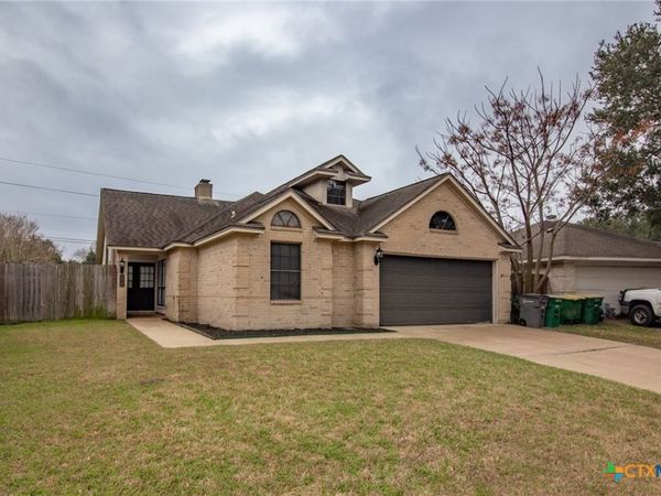 201 Amhurst Street , Victoria, TX 77904