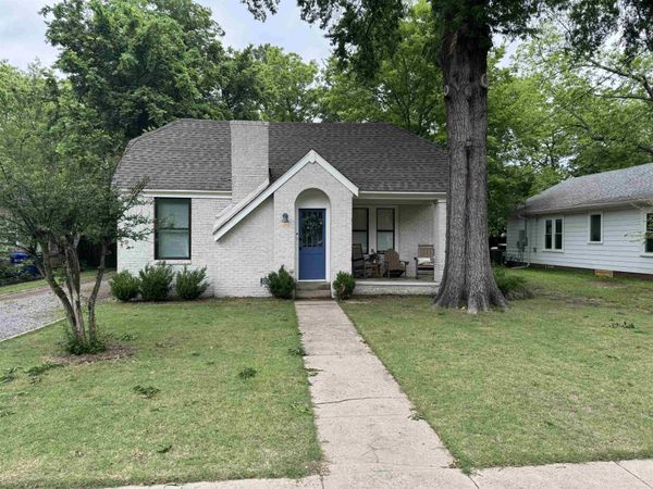 1716 Simms , Conway, AR 72032