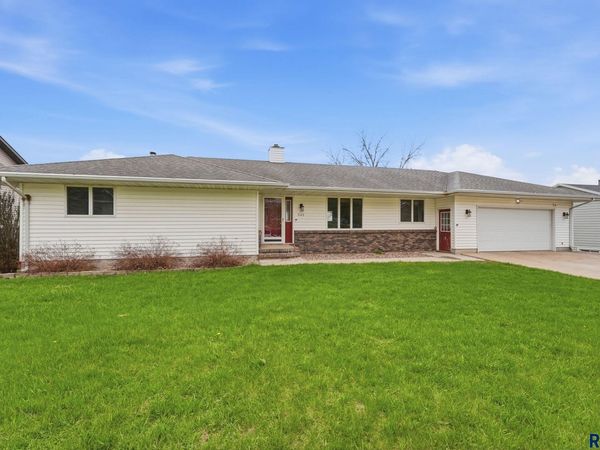 505 Sunrise St, Garretson, SD 57030
