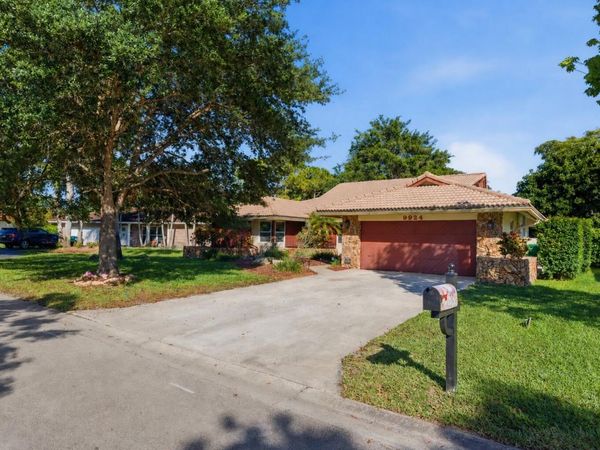 9924 NW 3rd Place, Coral Springs, FL 33071