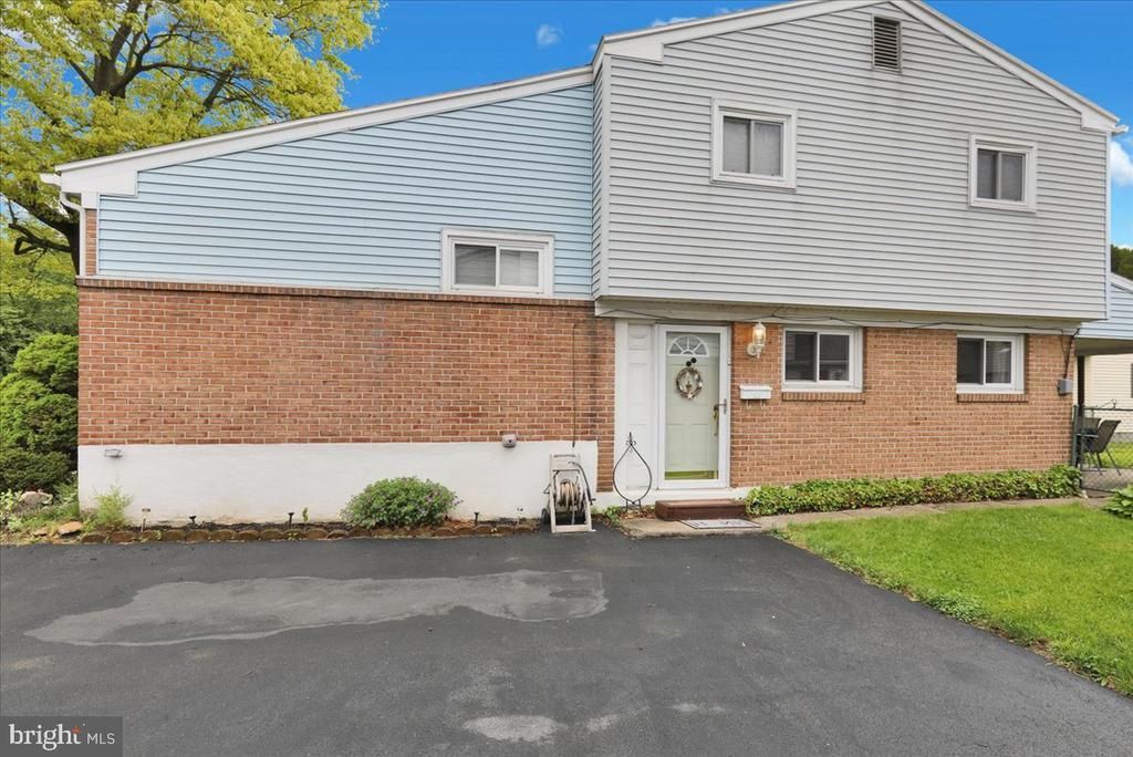 202 COLUMBIA AVENUE, READING, PA 19605