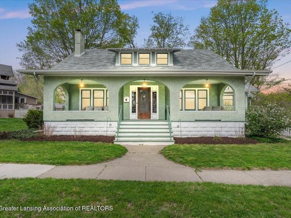 238 W River Street, Grand Ledge, MI 48837