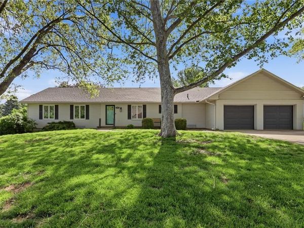 5645 Meadow View Drive, Shawnee, KS 66226