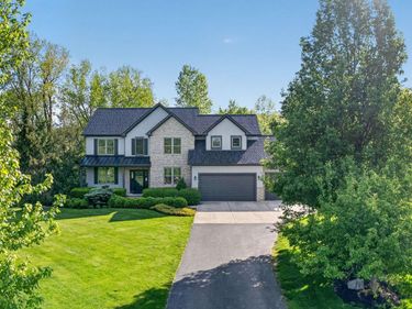 3872 Whispering Creek Lane , Delaware, OH 43015