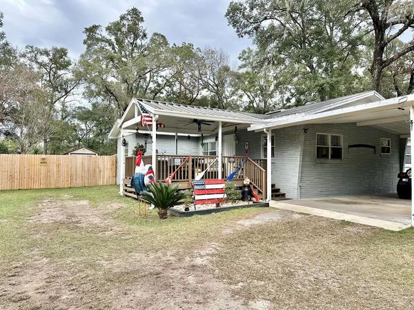 9430 Carolina Way, Fanning Springs, FL 32693