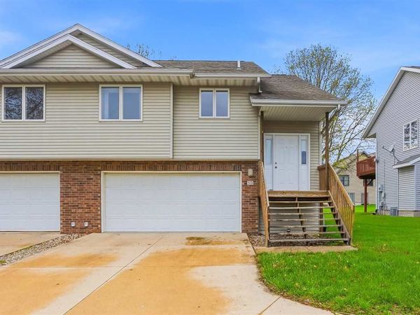 50 Shannon Dr, North Liberty, IA 52317