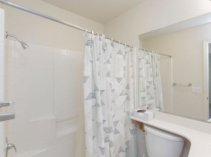 202 Meandering Ln, Turlock, CA 95382 Photo